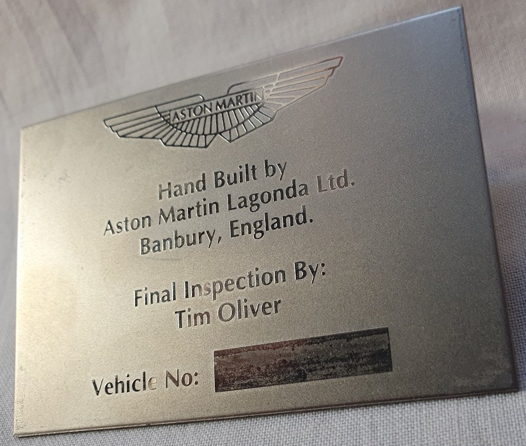 Aston Martin Lagonda Inspectie plaquette, 80/90er jaren, Verzamelen, Automerken, Motoren en Formule 1, Verzenden, Zo goed als nieuw