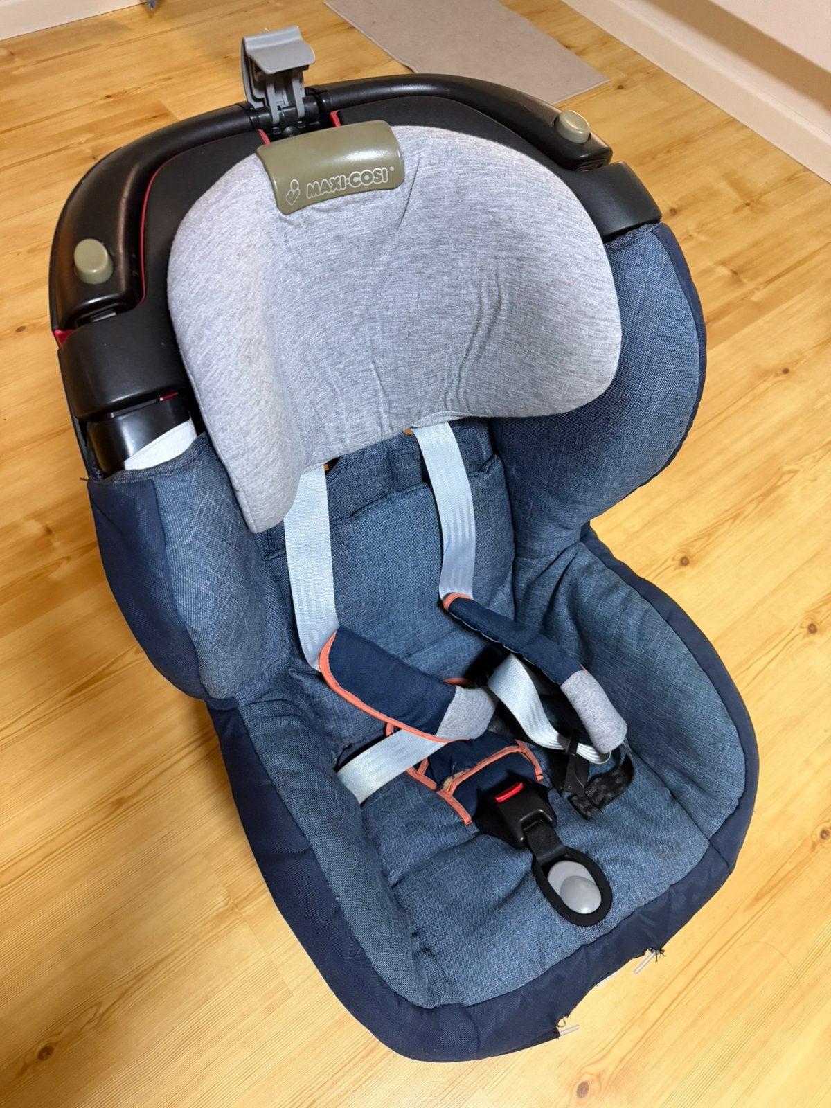 Baby seat in the car, Kinderen en Baby's, Overige merken, Autogordel, Ophalen of Verzenden, Zo goed als nieuw