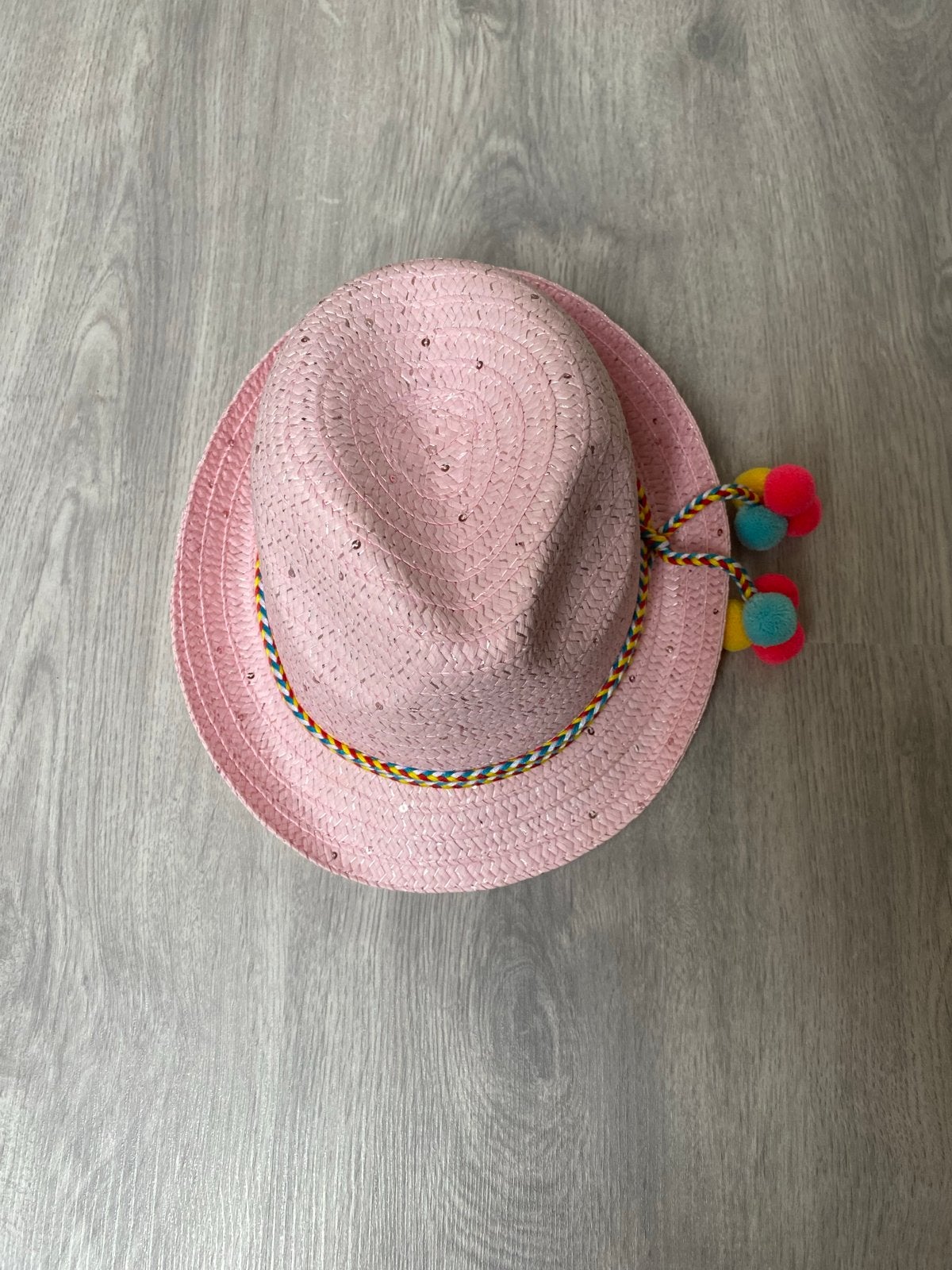 Roze hoedje met pompoentjes - Zgan (52 cm), Maat 50, Meisje, Hoed, Ophalen of Verzenden