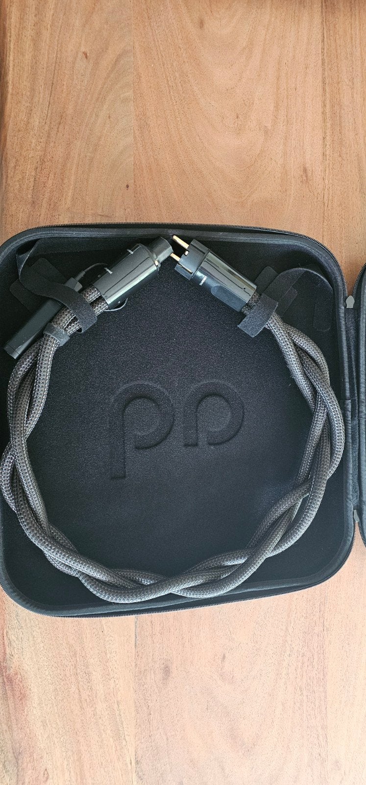 Foto 5 van AudioQuest Thunder AC Power Kabel 1.0m - Nieuwstaat
