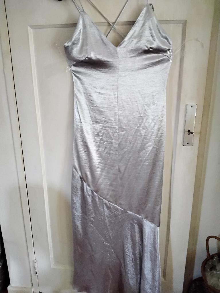 Galajurk dames jurk zilver Kleur maat 42, Kleding | Dames, Gelegenheidskleding, Ophalen, Galajurk, Maat 42/44 (L), Zo goed als nieuw