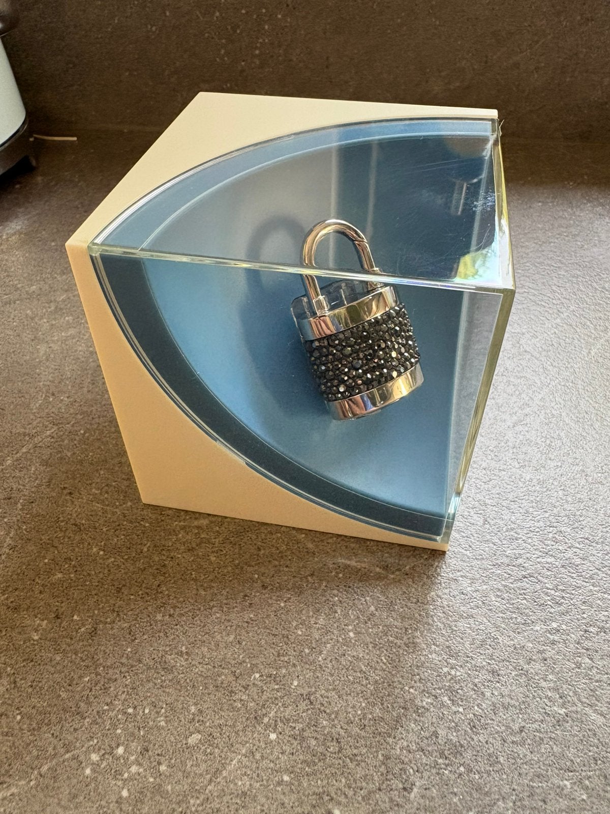 Philips Swarovski Active Crystals USB-stick 1GB “Lock Out”, Verzamelen, Ophalen of Verzenden, Nieuw, Figuurtje
