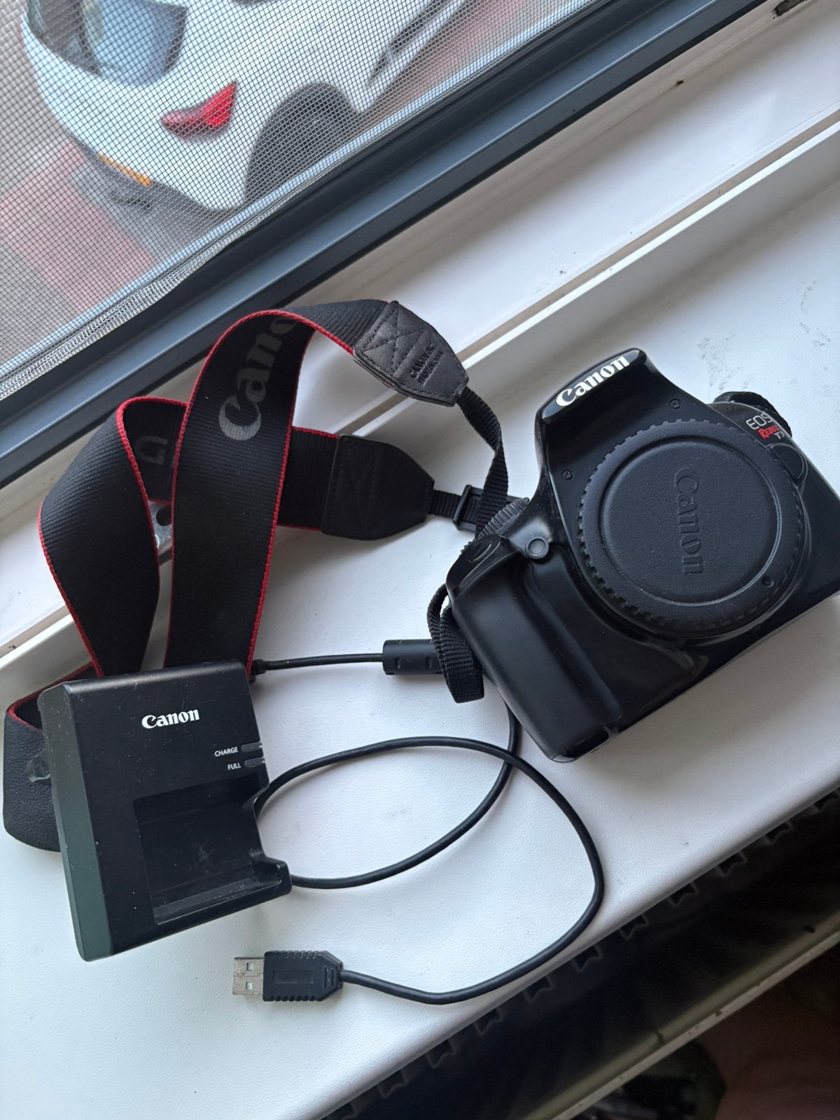 Canon eos rebel t3 1100D, Canon, Ophalen of Verzenden, Zo goed als nieuw, Geen optische zoom