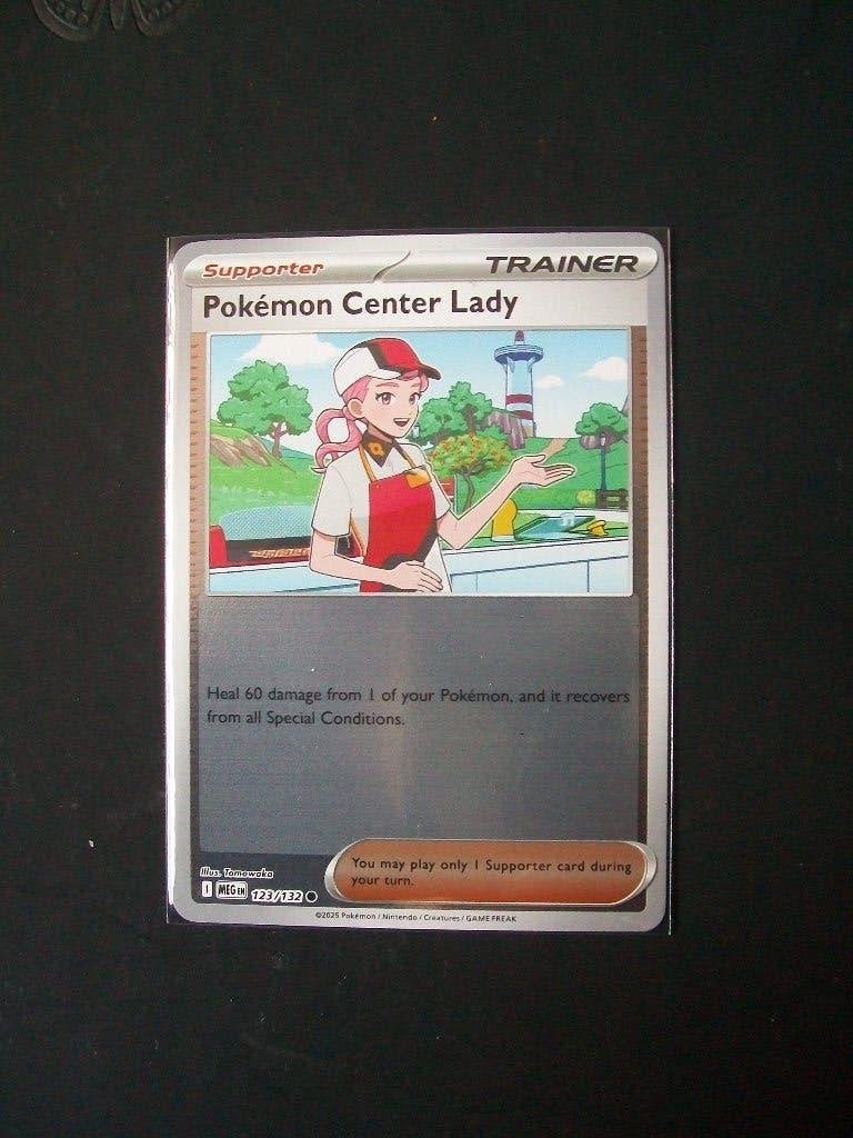 3813. Nieuwe Pokemon Kaart holofoil POKEMON CENTER LADY, Verzenden, Nieuw, Losse kaart, Foil
