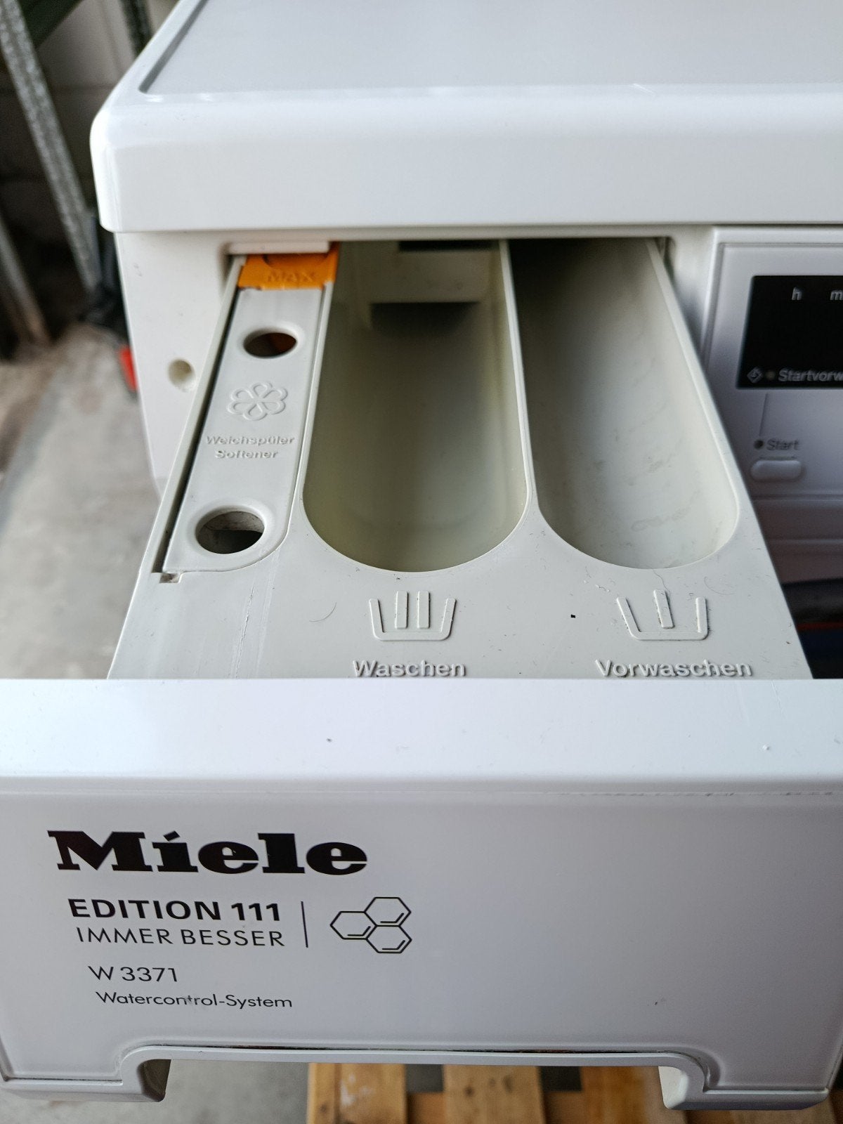 Foto 4 van Miele W 3371 Edition 111 Voorlader Wasmachine