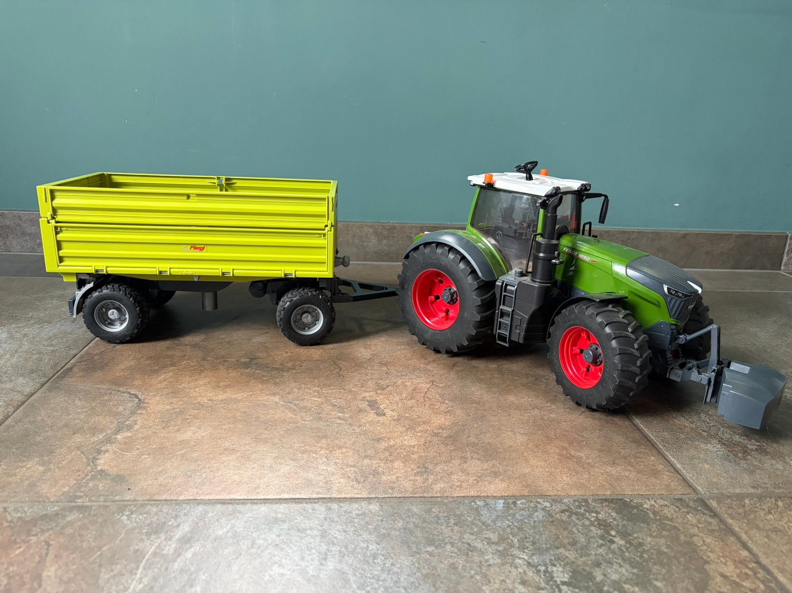 Bruder Fendt 1050, Hobby en Vrije tijd, Modelauto's | 1:32, Ophalen of Verzenden, Zo goed als nieuw, Tractor of Landbouw, Overige merken