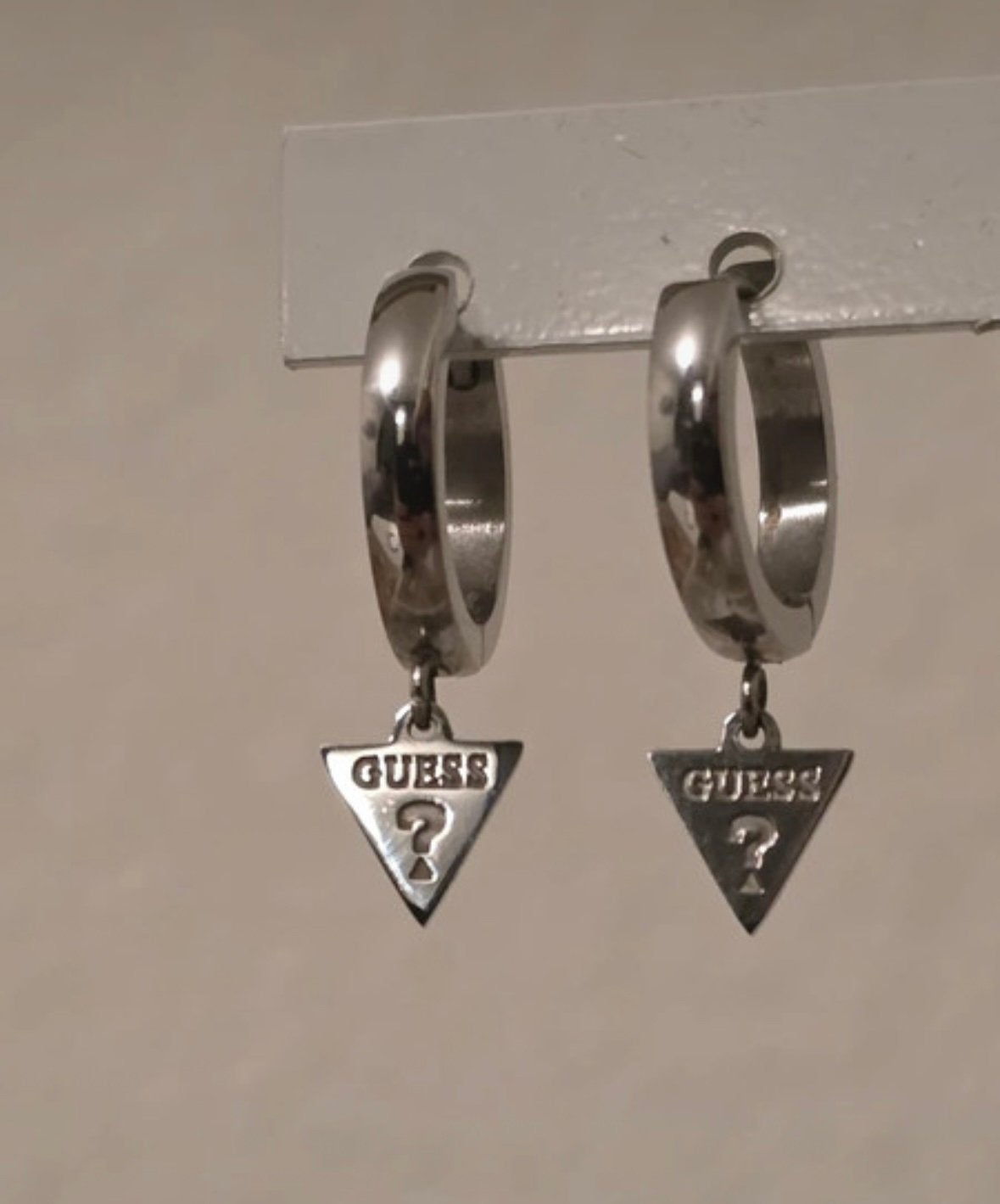 Guess oorbellen, Sieraden, Tassen en Uiterlijk, Overige materialen, Hangers, Ophalen of Verzenden, Zo goed als nieuw