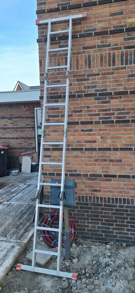 Multifunctionele aluminium ladder - 2.40m, Doe-het-zelf en Verbouw, Ladders en Trappen, Ophalen, Zo goed als nieuw, Ladder, Opvouwbaar of Inschuifbaar