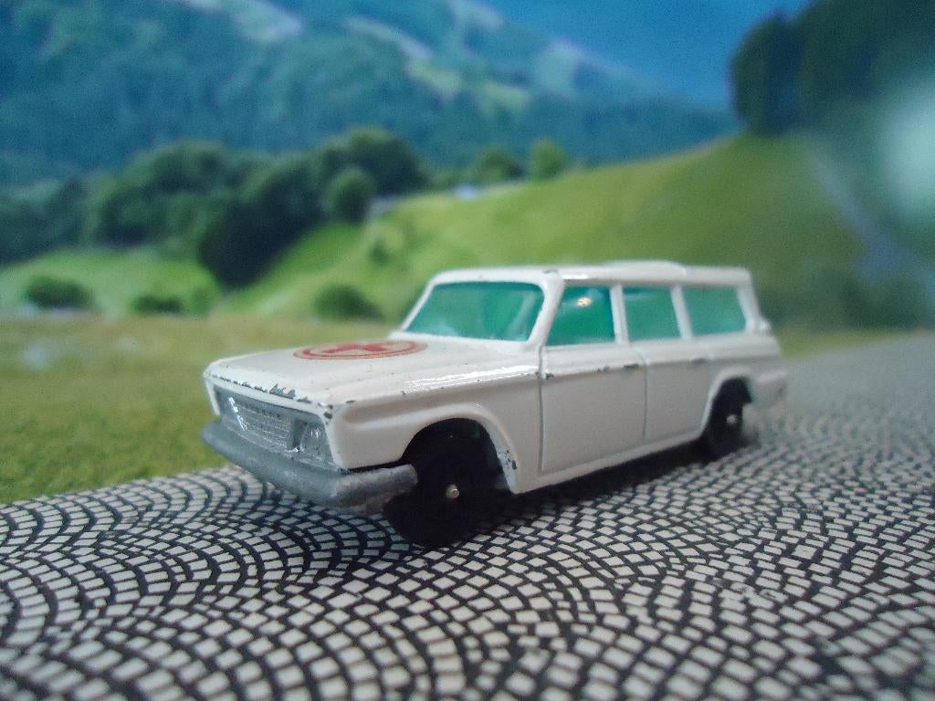1:64 Studebaker Wagonaire Ambulance - Corgi Juniors Nr.30, Ophalen of Verzenden, Gebruikt, Auto