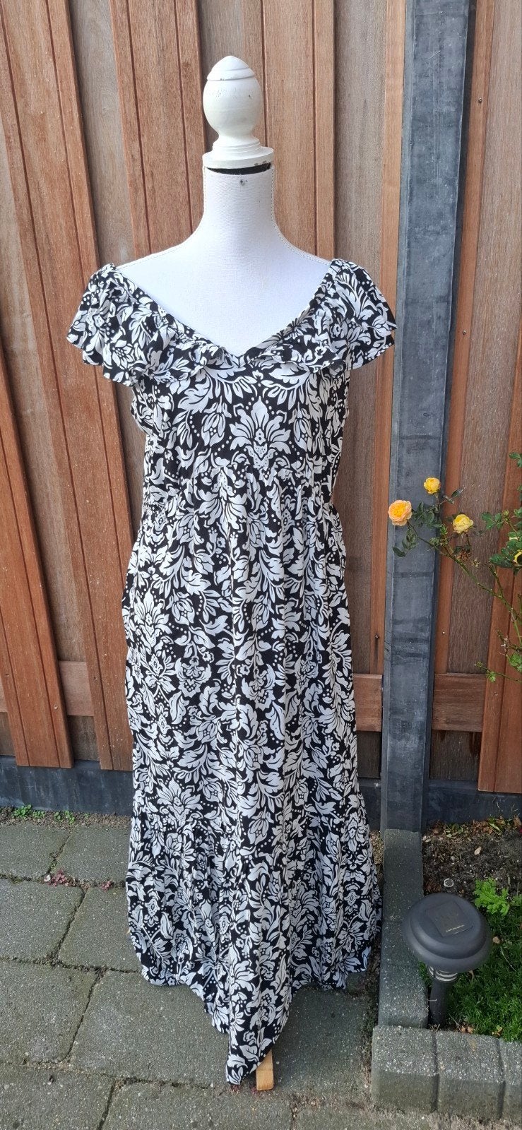 Zwart witte lange zomerjurk L/XL, Kleding | Dames, Jurken, Zwart, Maat 42/44 (L), Ophalen of Verzenden, Onder de knie