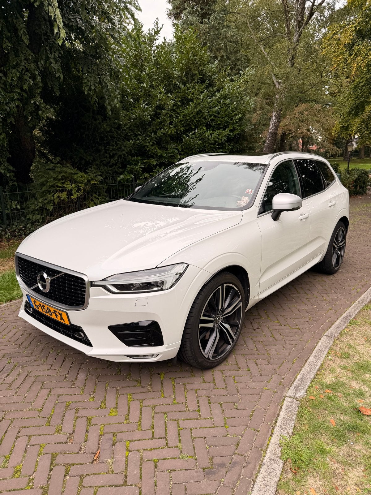 Volvo XC60 T5 254pk Geartronic AWD 2018 R-design, Automaat, Parkeerassistent, Zwart, 1969 cc