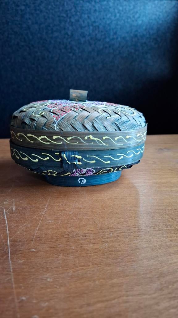 Bamboe gewoven opbergbakje met bloemmotief, Huis en Inrichting, Woonaccessoires | Overige, Ophalen of Verzenden