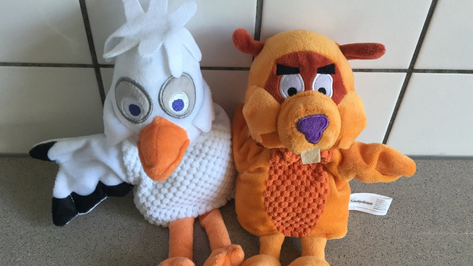 Fabeltjeskrant boekje en 2 handpoppen ooievaar hamster, Ophalen of Verzenden, Zo goed als nieuw, Overige typen