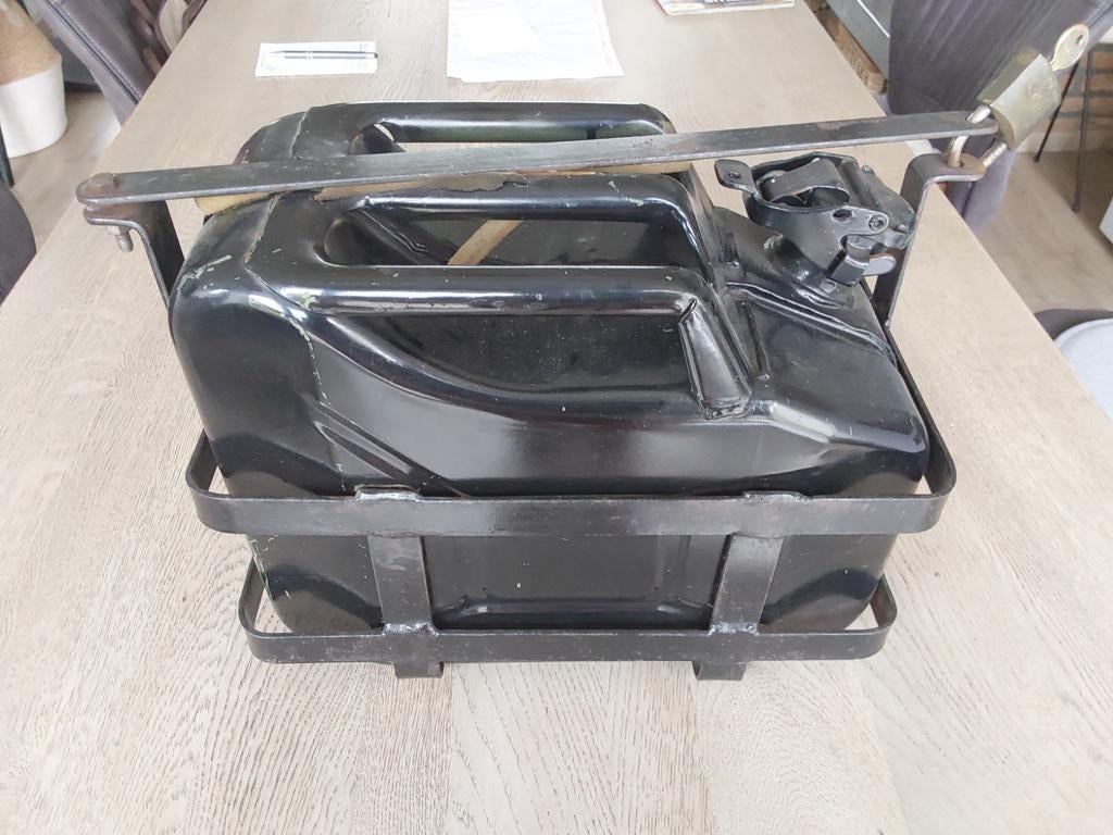 Vintage Jerrycan 10L met Houder - Zwart, Auto diversen, Auto-accessoires, Gebruikt, Ophalen