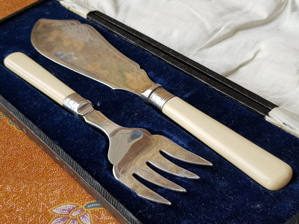 Mooi oud Engels silverplate viscouvert in een etui 32,6 cm., Antiek en Kunst, Antiek | Bestek, Ophalen of Verzenden