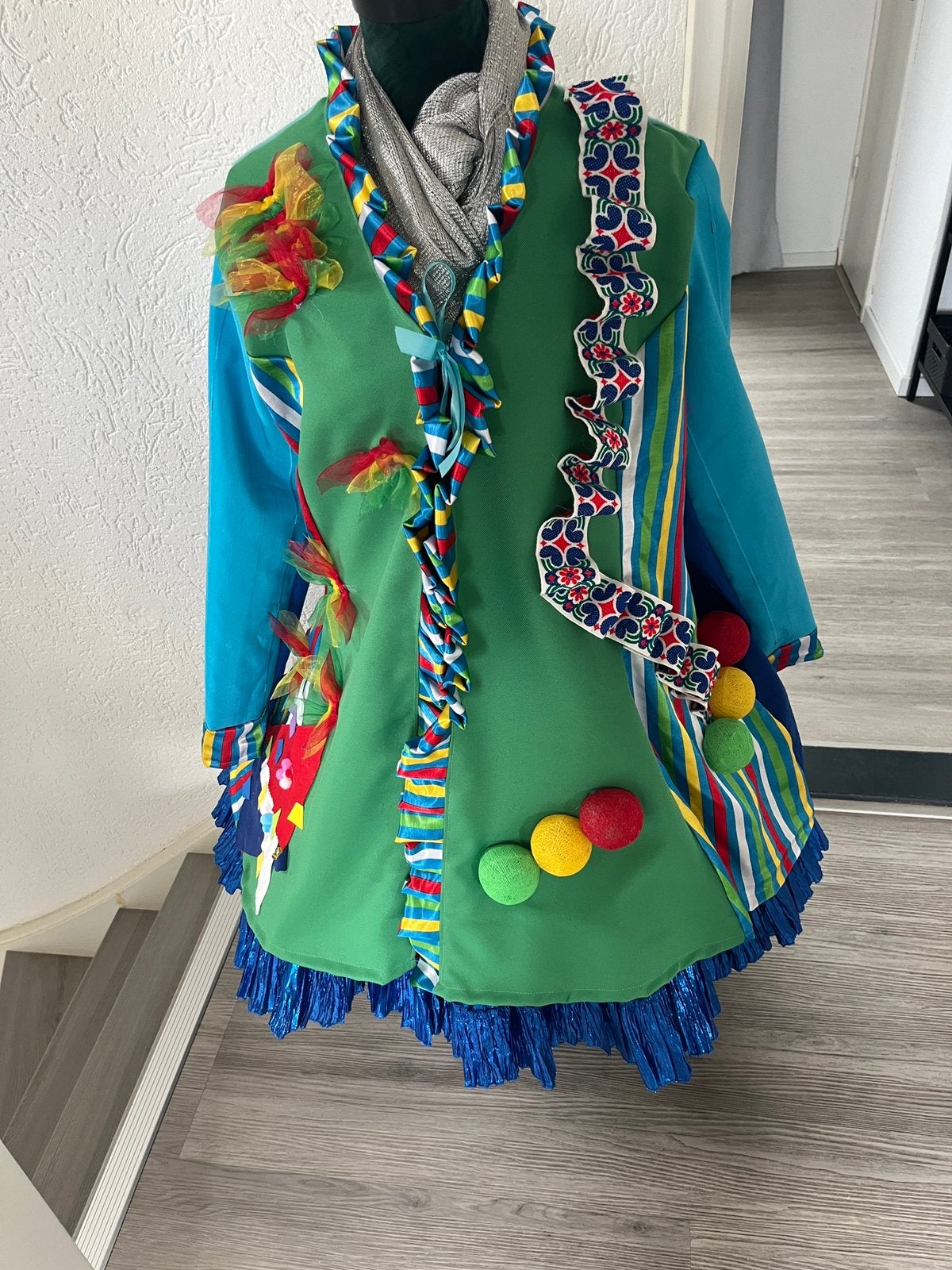 Vrolijke gekleurde nieuwe exclusieve Carnavalsjas maat xl, Carnaval, Maat 46/48 (XL) of groter, Nieuw, Ophalen of Verzenden