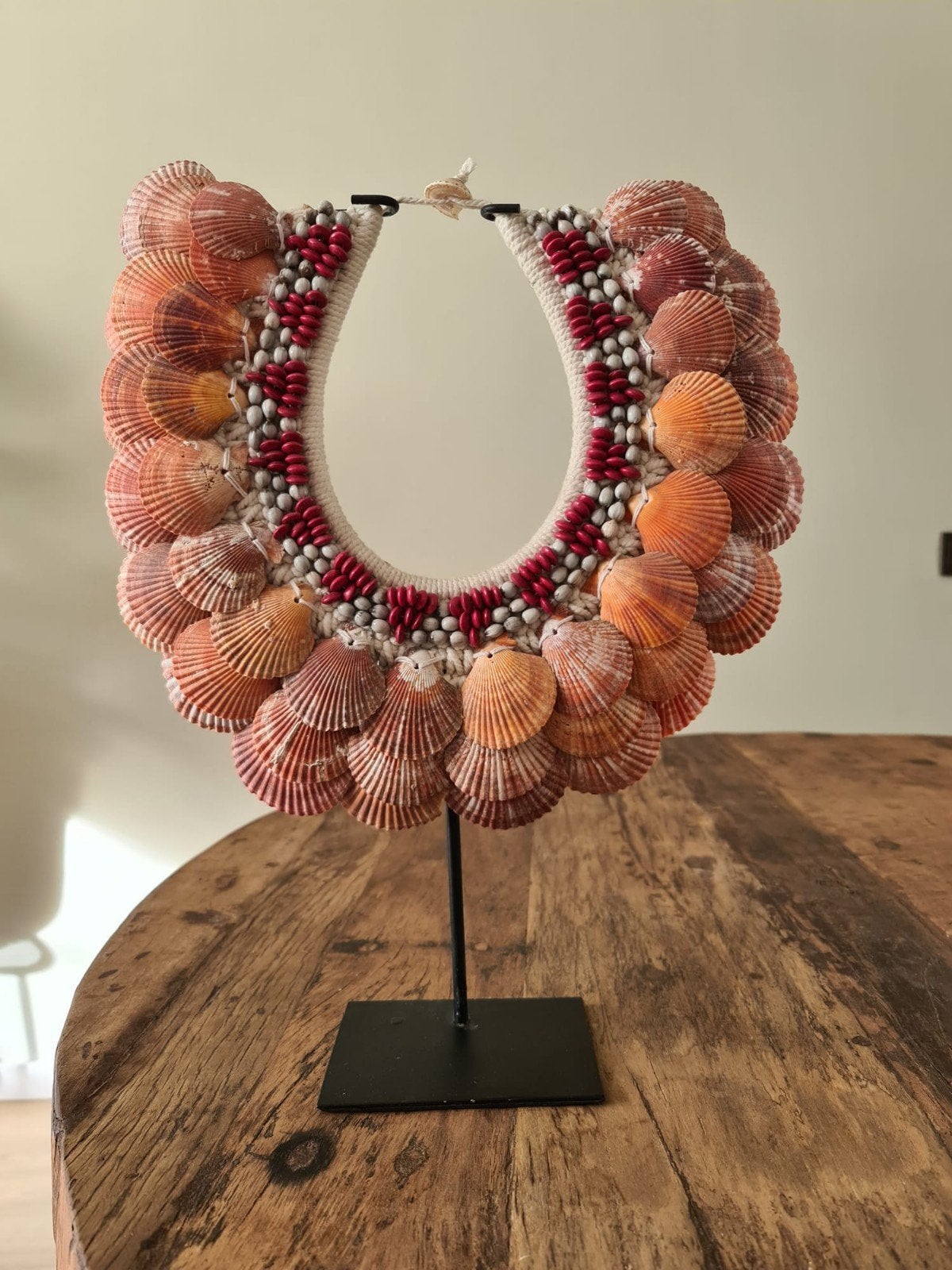 Boho Schelpenketting op Statief - Handgemaakt - Eilanddecor, Huis en Inrichting, Woonaccessoires | Kransen, Ophalen, 45 cm, Nieuw