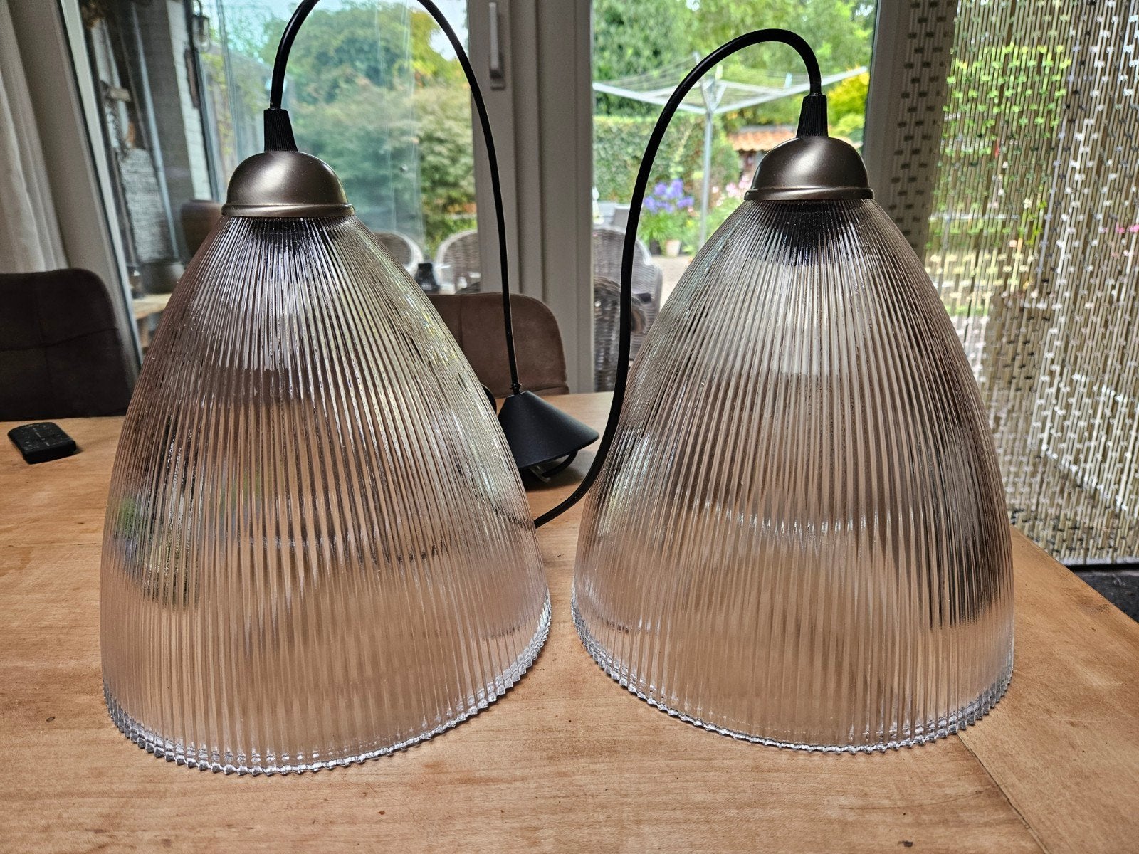 Set van 2 glazen lampenkappen - geribbeld design, Hanglamp, Gebruikt, Ophalen of Verzenden, Glas