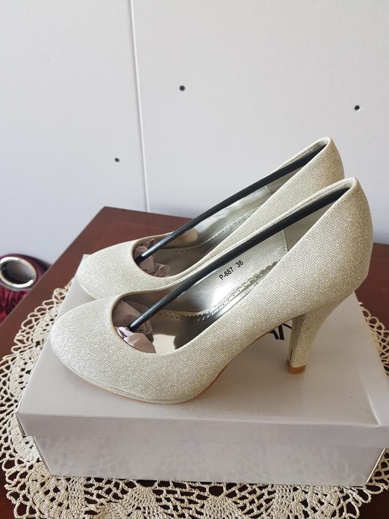 Nieuwe mooie zilveren glittere pumps maat 36, Ophalen of Verzenden