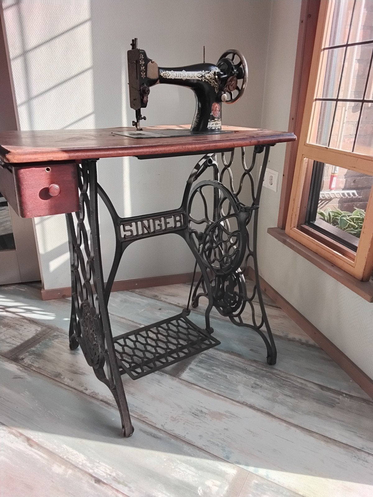 Antieke Singer Naaimachine met Onderstel, Ophalen