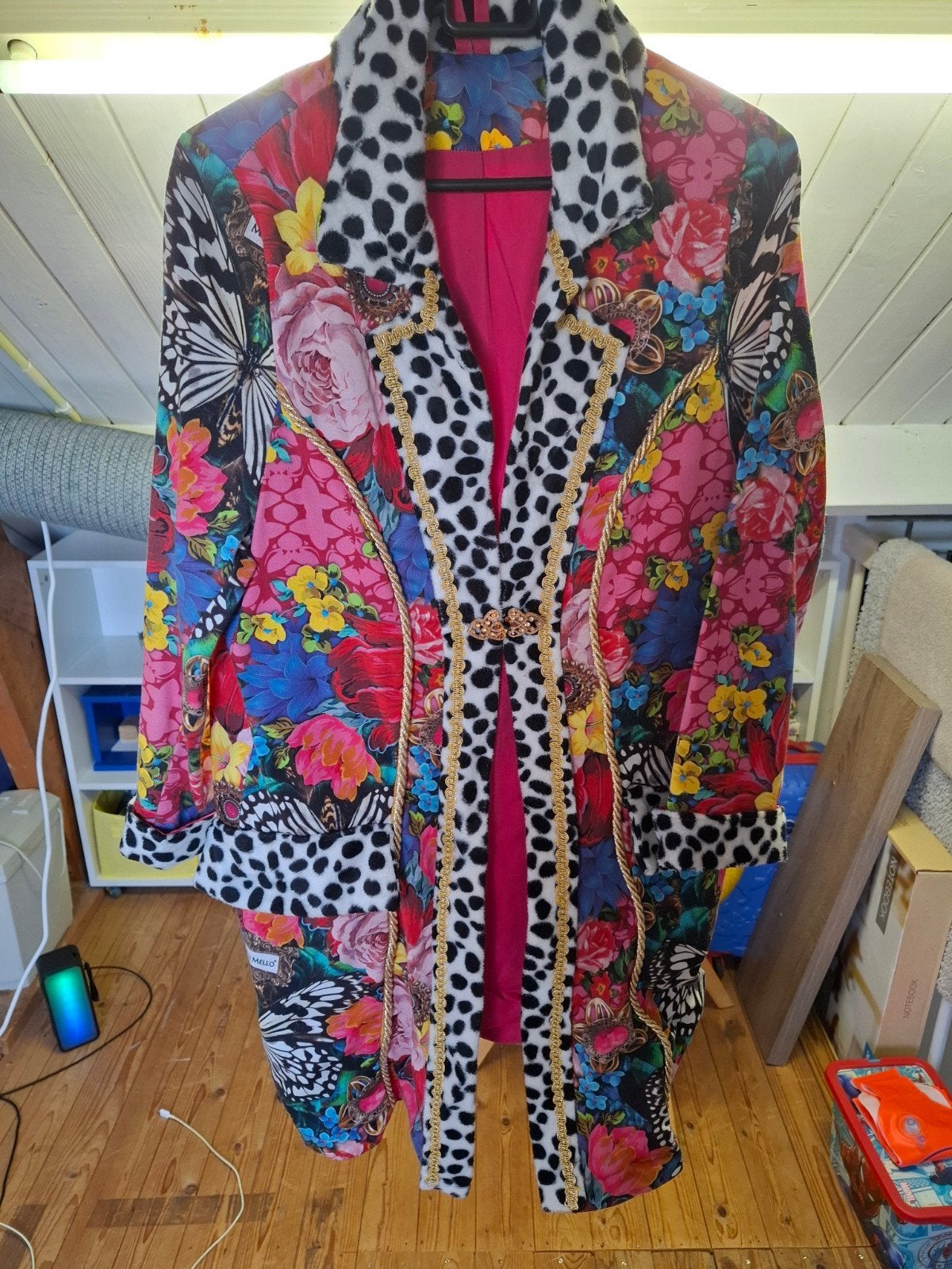 Opvallende jas met bloemen- en dierenprint, maat S, Ophalen of Verzenden, Gedragen, Maat 36 (S)