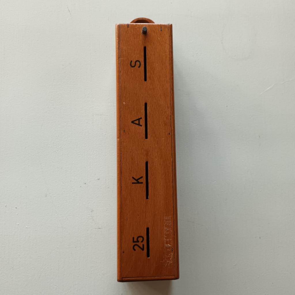Oude Spaarpot - 25, K, A, S, Ophalen of Verzenden, Gebruikt, Hout, Overige thema's