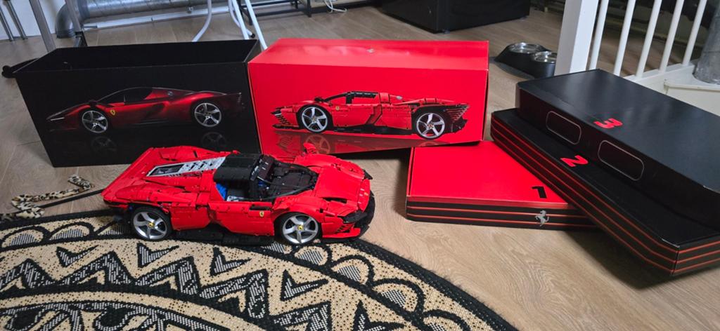 Ferrari model 1 box vol met complete elektrische LEGO, Ophalen of Verzenden