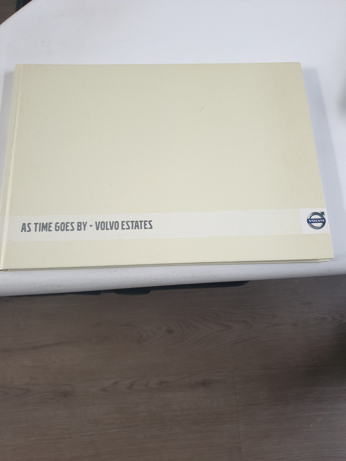 As Time Goes By - Volvo Estates Boek, Ophalen of Verzenden, Zo goed als nieuw, Volvo, Onbekend