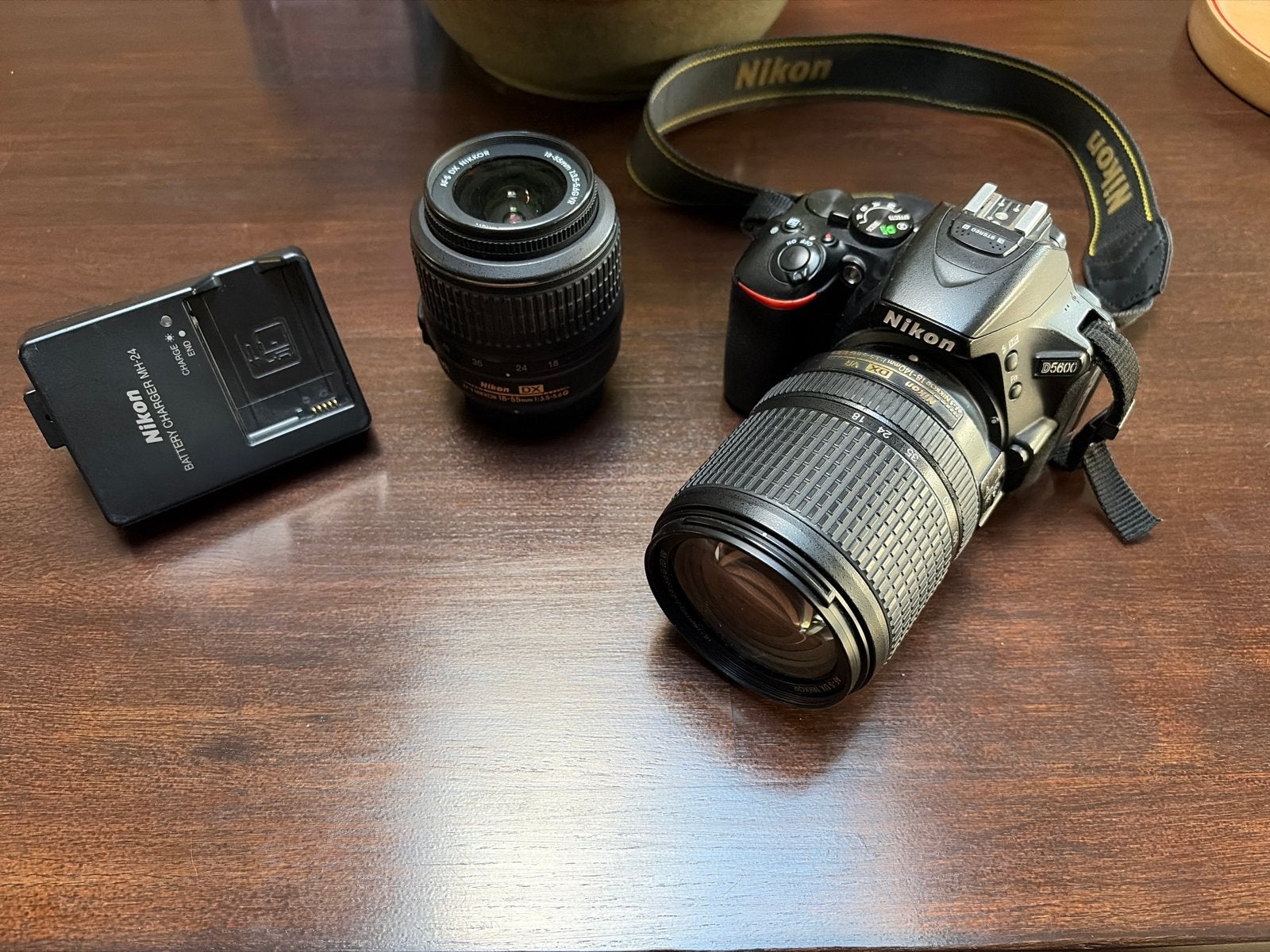 Nikon D5600 spiegelreflexcamera met 2 lenzen, Gebruikt, Spiegelreflex, Beeldstabilisatie, Ophalen of Verzenden