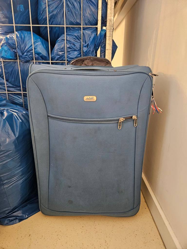 Koffer, gratis op te halen, Sieraden, Tassen en Uiterlijk, Koffers, Wieltjes, Gebruikt, Zacht kunststof, 35 tot 45 cm