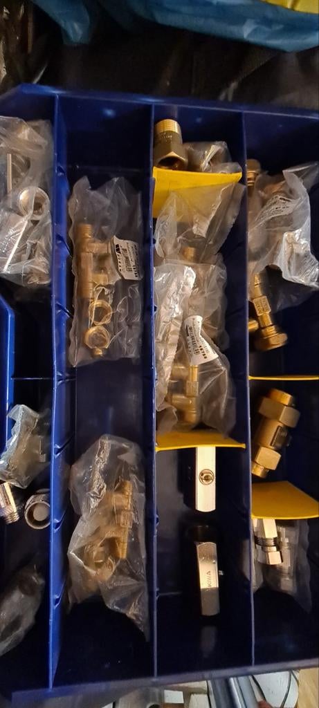 Diverse messing koppelingen en kranen, Doe-het-zelf en Verbouw, Sanitair, Ophalen of Verzenden, Nieuw, Koper, Kraan