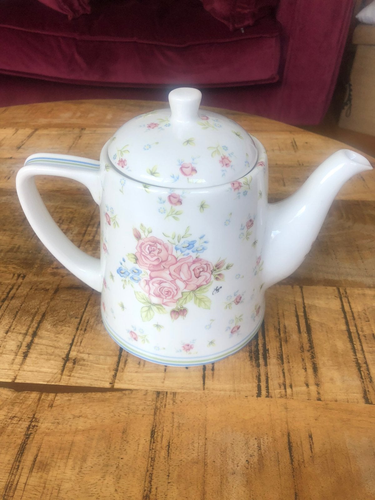 Theepot en 4 bekers van Jet! Met rozen motief., Overige typen, Ophalen of Verzenden, Zo goed als nieuw, Overige stijlen