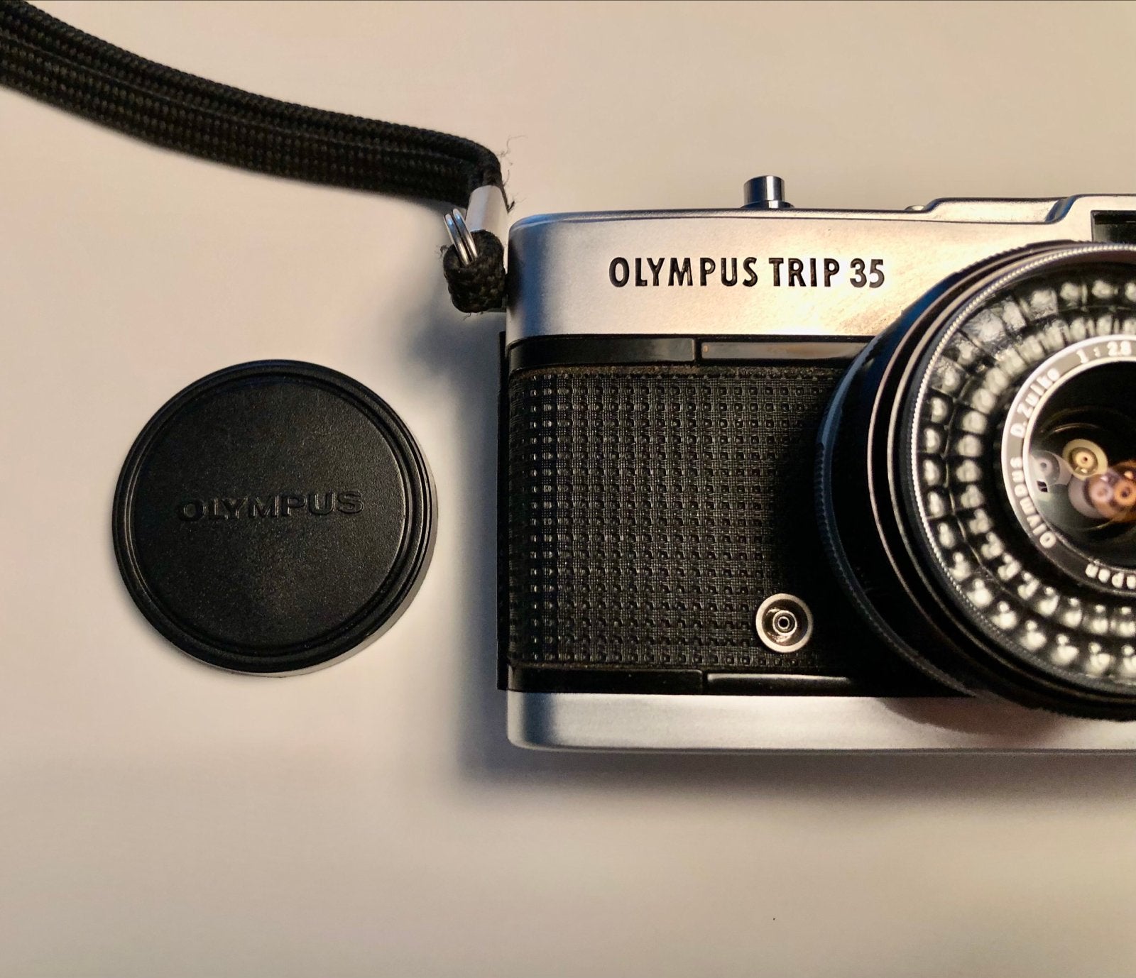 Foto 3 van Olympus Trip 35 met originele dop en tasje