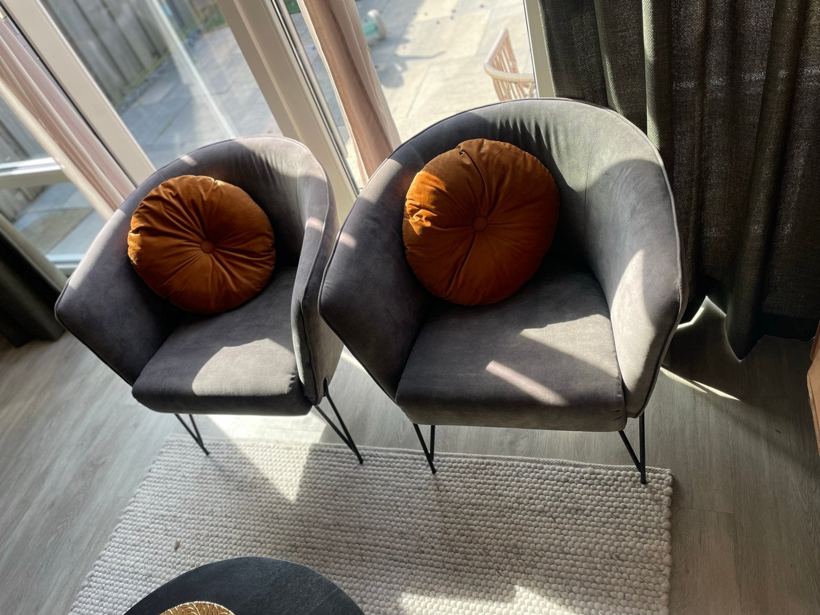 Set van 2 Degelijke en zware stoelen met metalen poten, Huis en Inrichting, Ophalen, Twee, Zo goed als nieuw, Metaal