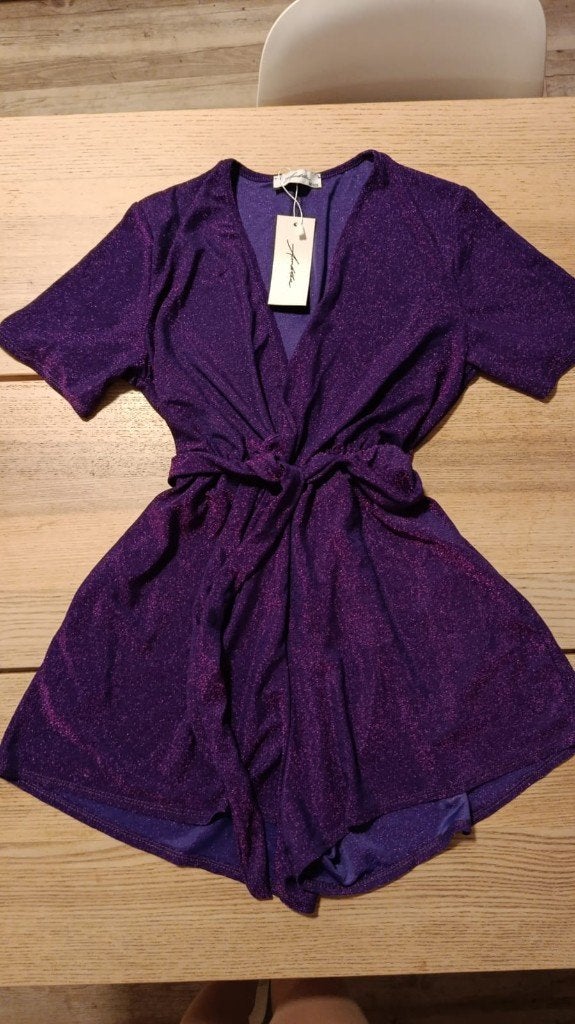 Paarse glitter playsuit met strikdetail, Maat 38/40 (M), Paars, Nieuw, Ophalen of Verzenden