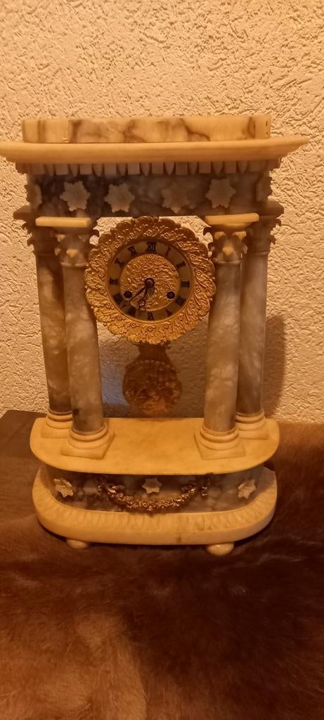 Kolom pendule kleur wit grijs albestine., Ophalen of Verzenden