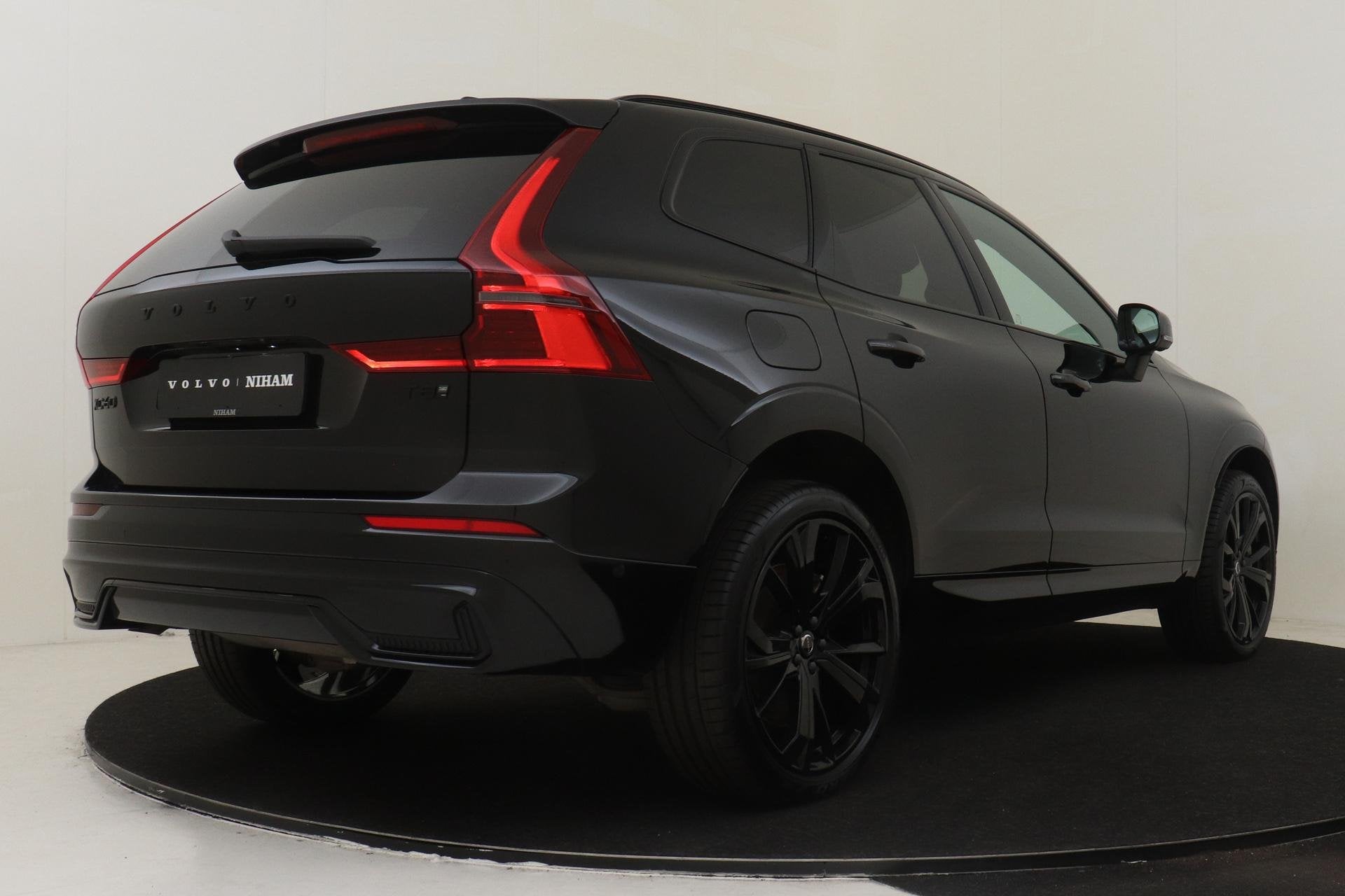 Volvo XC60 II T8 PLUG-IN HYBRID AWD ULTRA BLACK EDITION *FUL, 12 maanden, Gebruikt, Euro 6, 4 cilinders
