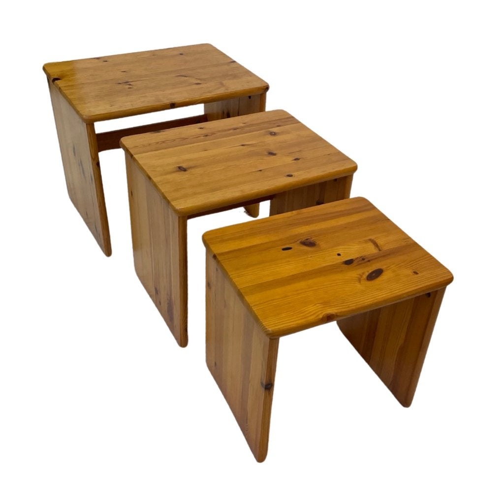 Vintage set van 3 pinewood bijzettafels jaren 70 grenen, Minder dan 55 cm, Gebruikt, Vintage, Rechthoekig