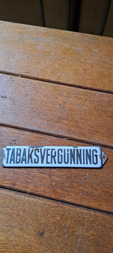 Oud emaille bordje tabaksvergunning, Ophalen