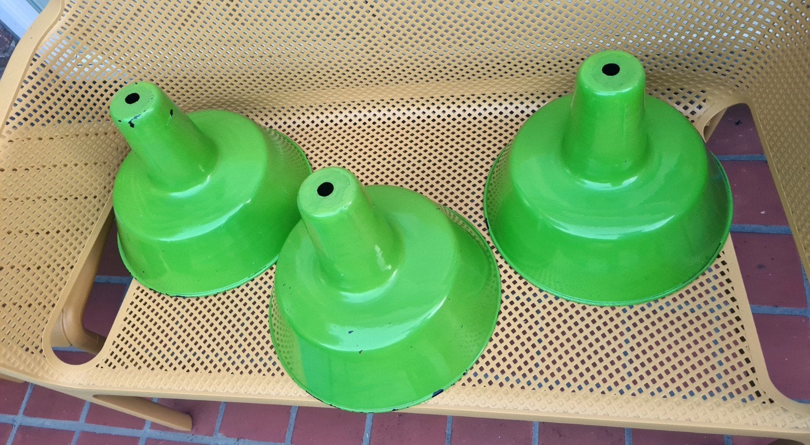 3 retro jaren '70 mosgroene geëmailleerde lampenkappen, Huis en Inrichting, Lampen | Lampenkappen, Gebruikt, Rond, Ophalen of Verzenden