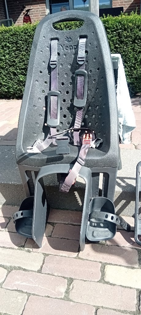 Kinder fietsstoeltje achterop, Fietsen en Brommers, Achterzitje, Voetsteuntjes, Yepp, 22 t/m 36 kg