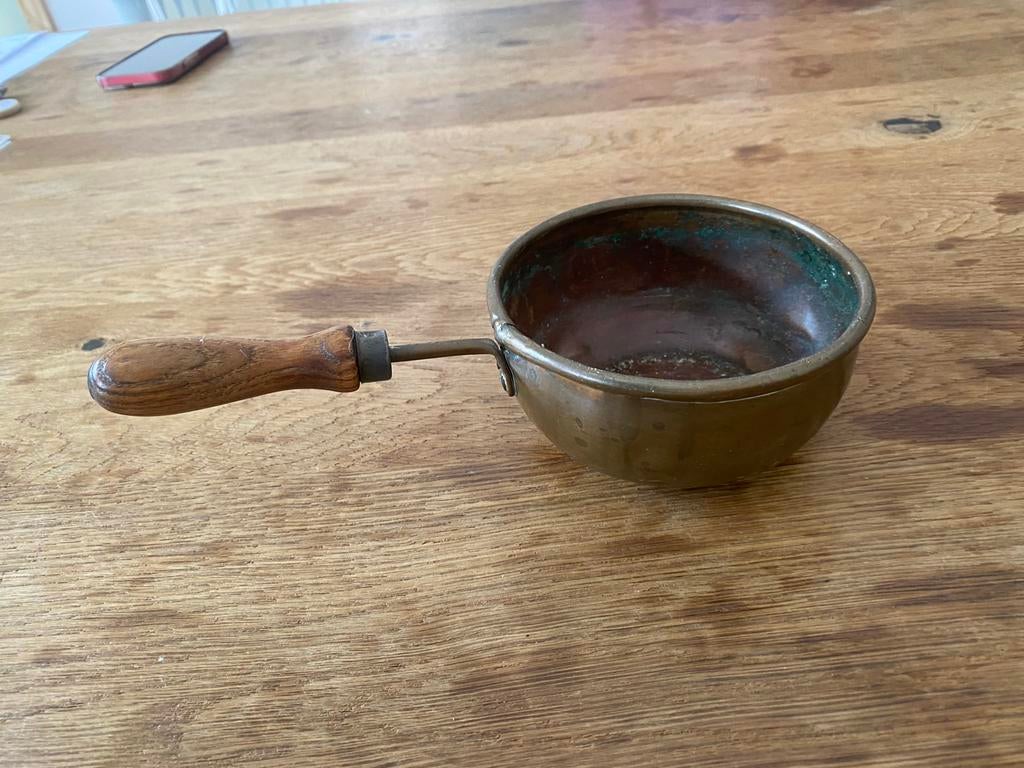 Antieke koperen steelpan met houten handvat, Ophalen of Verzenden