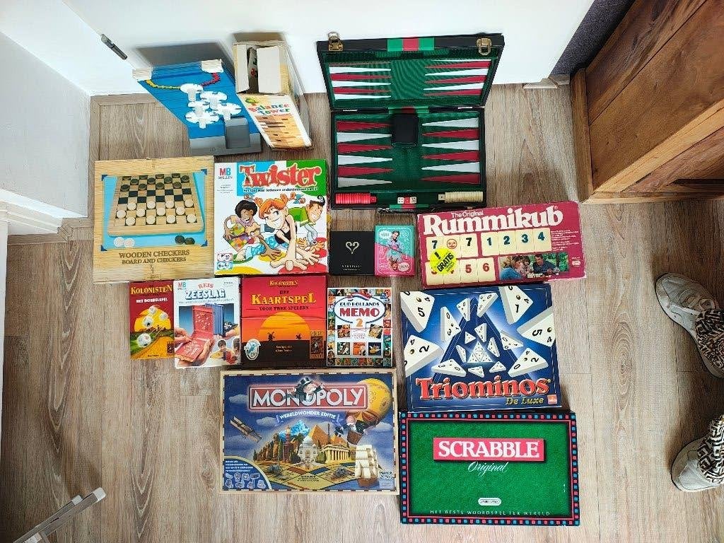 Grote collectie diverse bordspellen en kaartspellen, Een of twee spelers, Ophalen, Gebruikt, Diverse uitgevers