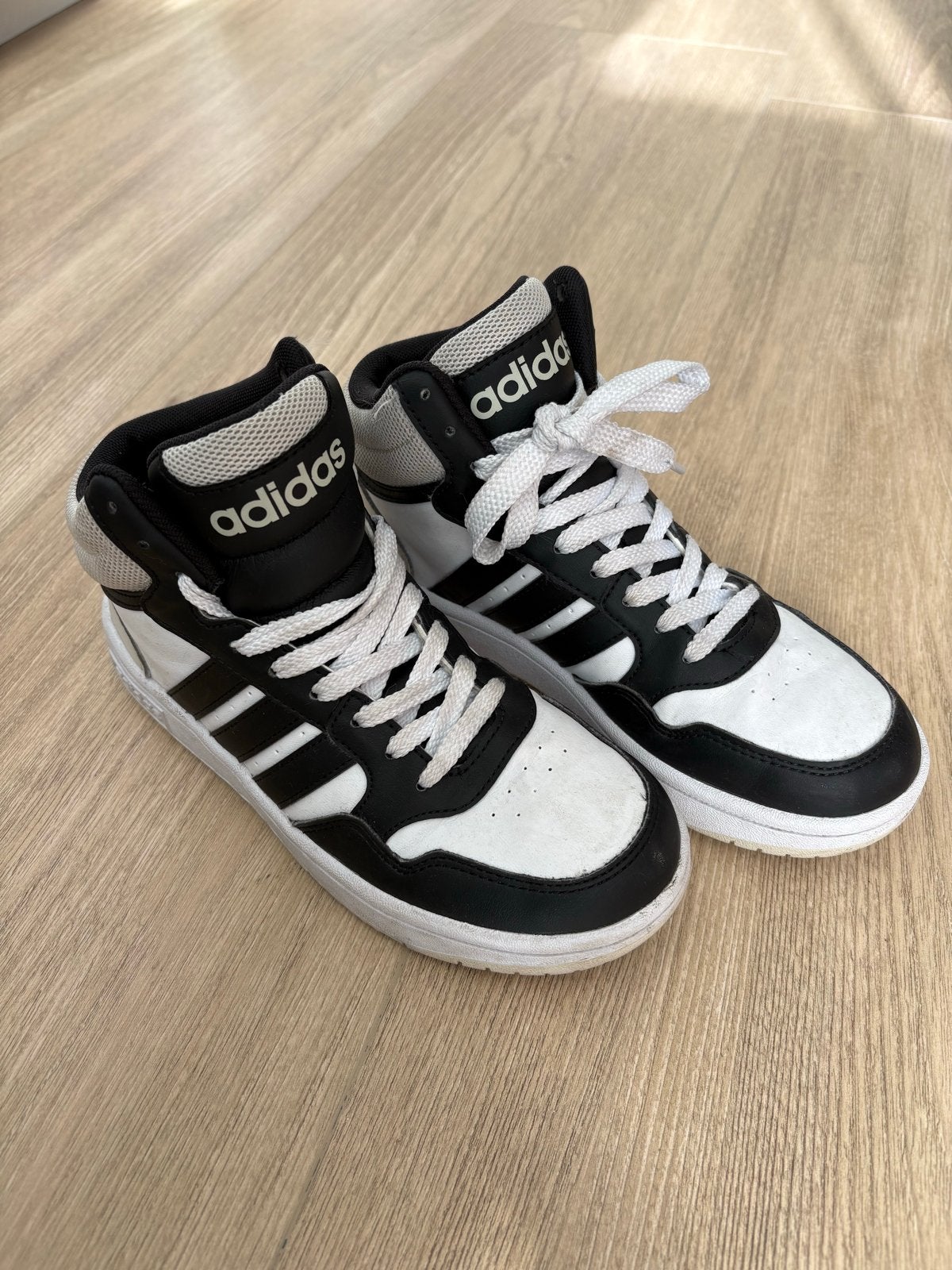 Adidas hoge sneakers maat 34 - als nieuw!, Ophalen of Verzenden, Zo goed als nieuw, Jongen of Meisje, Sportschoenen
