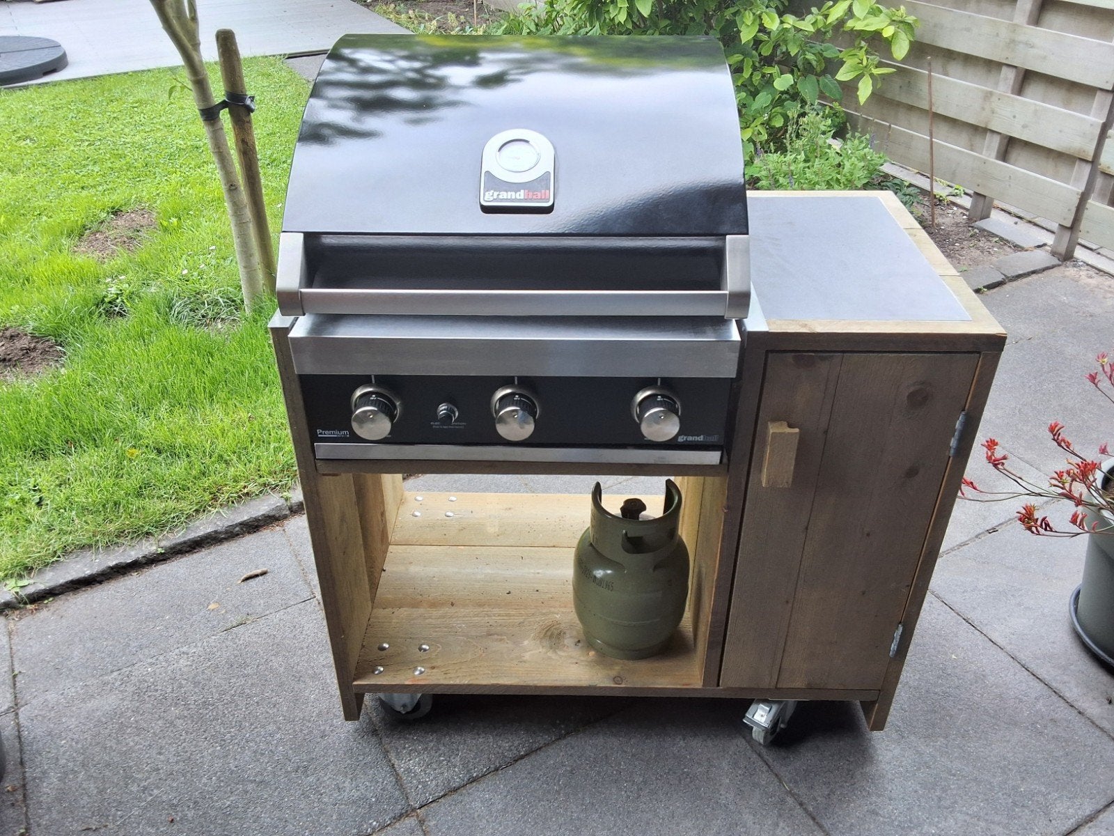 Grandhall gasbbq, alleen vandaag nog op te halen., Ophalen