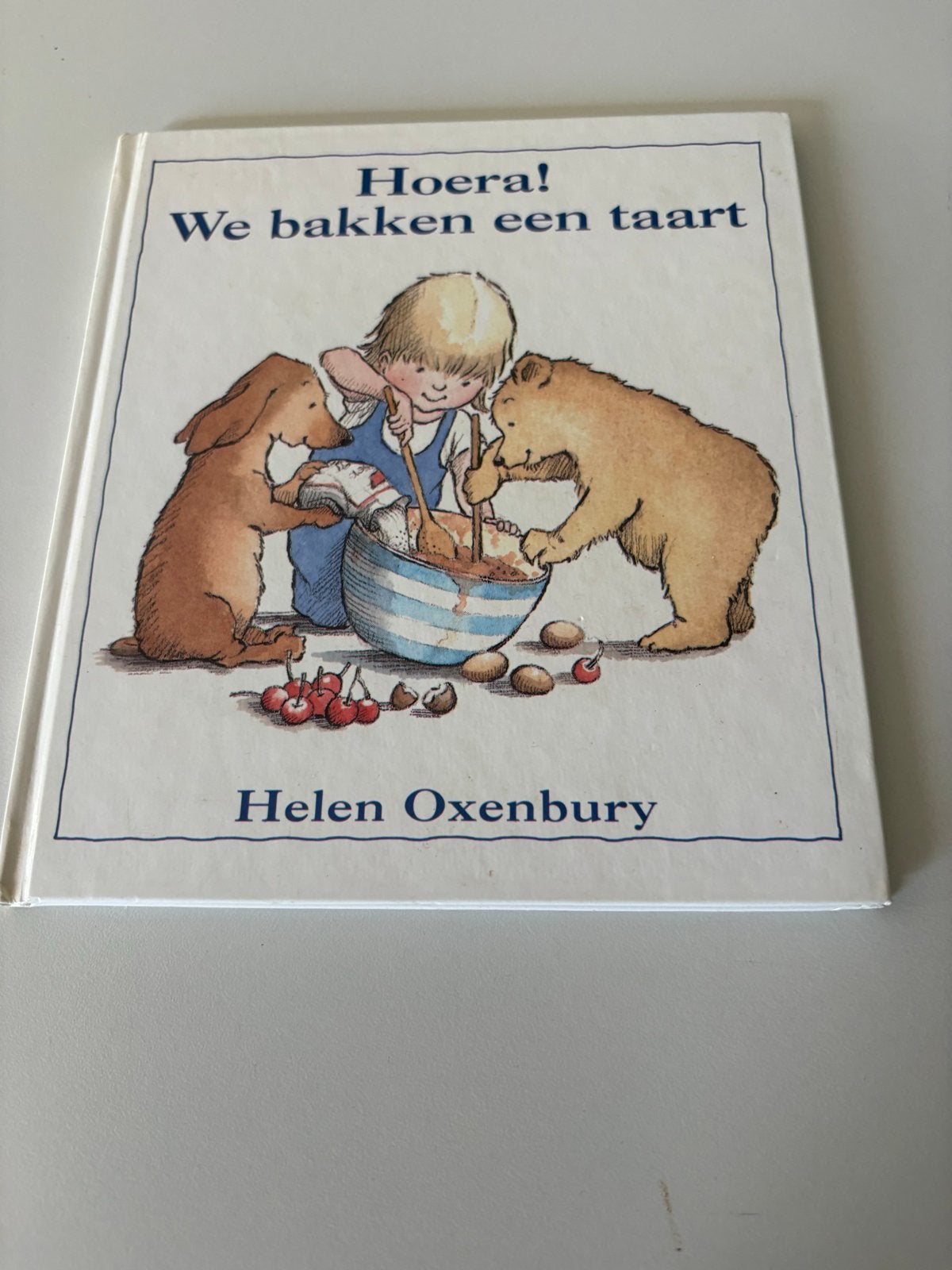 Hoera! We bakken een taart - Helen Oxenbury, Gelezen, Fictie algemeen, Jongen of Meisje, Ophalen of Verzenden