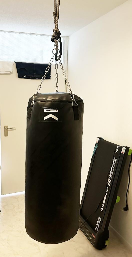 Bokszak Outshock (Decathlon) 32 kg – compleet met ophanging, Ophalen, Zo goed als nieuw, Bokszak