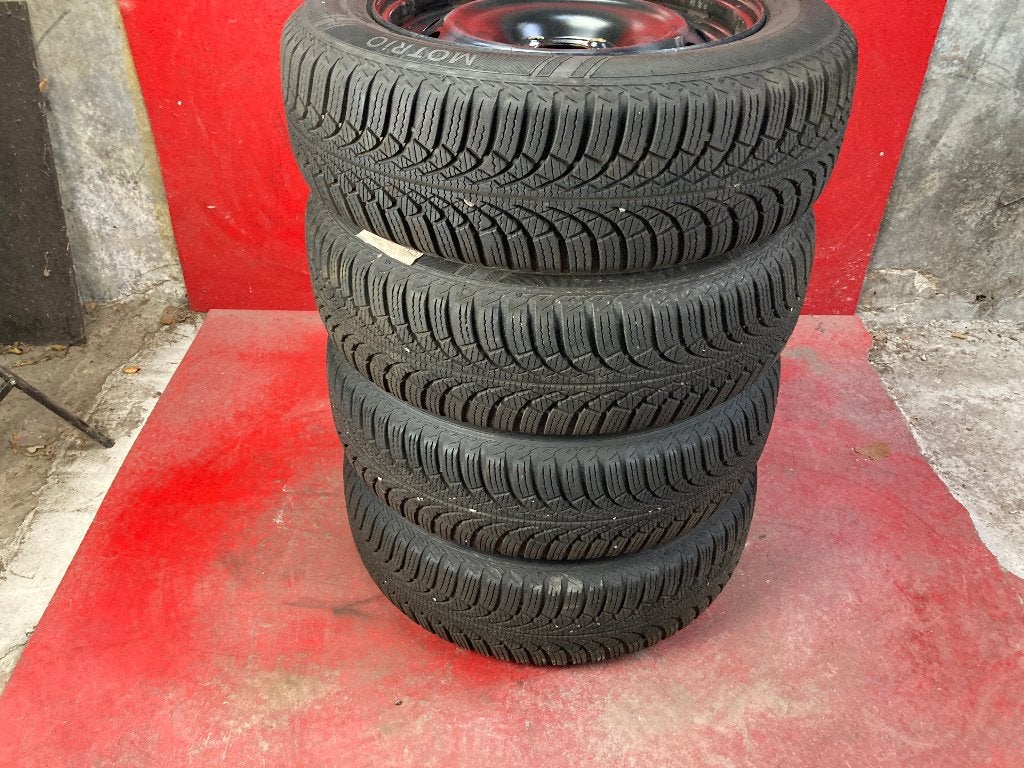 Winterbanden Renault Clio 2019 t/m 2025 185/65R15, Auto-onderdelen, Gebruikt, 15 inch, ., Banden en Velgen