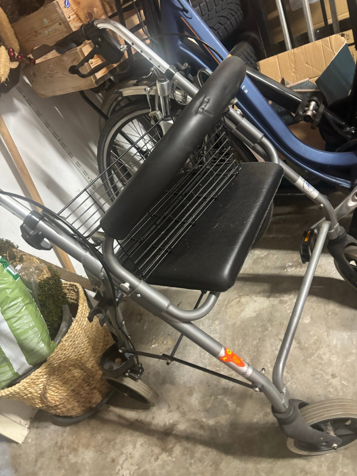 Rolator, 4 wielen, met zitje en mandje, Diversen, Ophalen, Lichtgewicht, Gebruikt