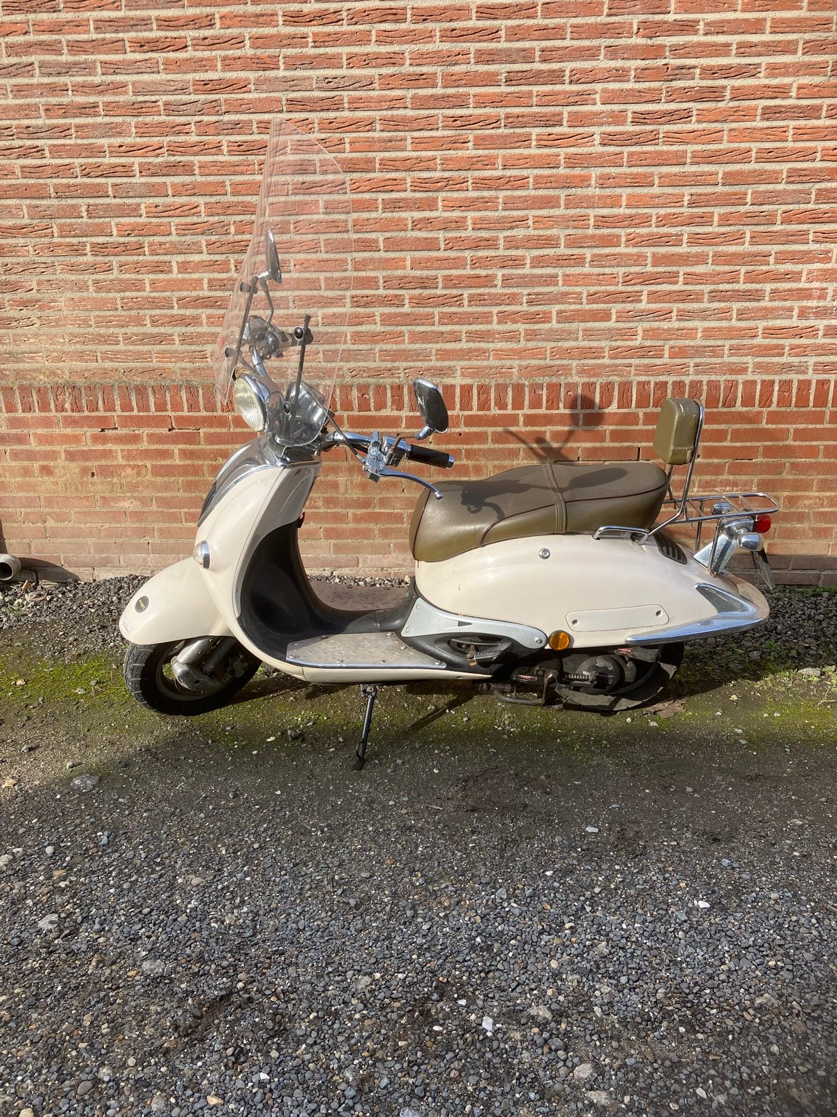 Retro Scooter - Crème met Windscherm en Rugsteun, Fietsen en Brommers, Ophalen of Verzenden, Gebruikt, Benzine, Overige merken